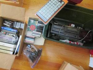 lot 85 image: Electronics lot...