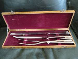 lot 90 image: Carving set in case...