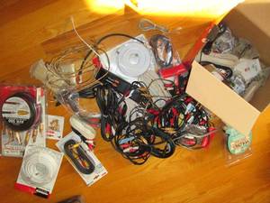 lot 94 image: Lot of assorted electronics, cords ...