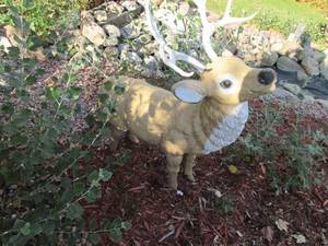 lot 99 image: Deer ornament ...