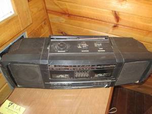 lot 106 image: Boom box...