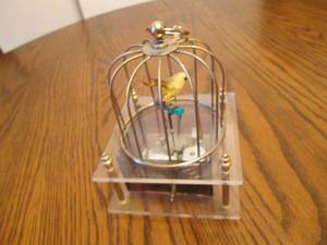 lot 139 image: Bird music box...