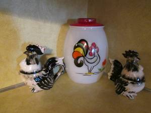 lot 140 image: Rooster cookie jars and holder...