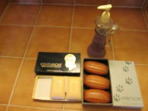 lot 142 image: 2 Boxes of luxury soap and a liquid...