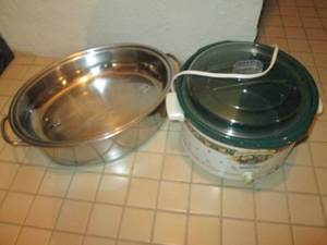 lot 159 image: Crock pot and roaster...