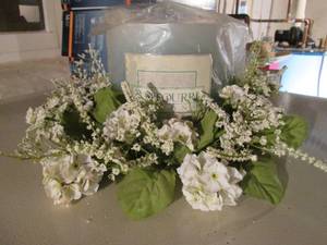 lot 169 image: 6 x 6 inch candle with dcor - new...