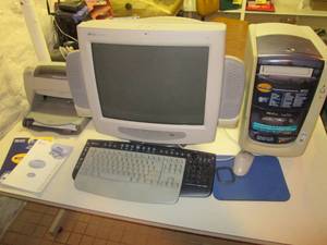 lot 182 image: Vintage HP Computer...with printer