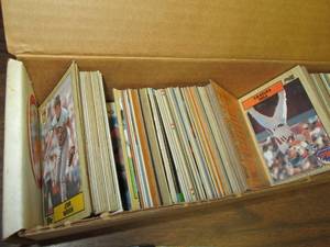 lot 185 image: Box of 80s baseball cards...