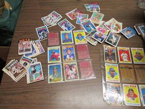 lot 186 image: Box of assorted baseball cards...