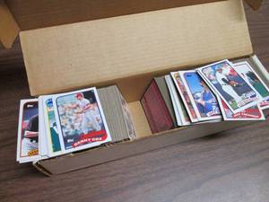lot 187 image: Box of 89 Baseball cards...