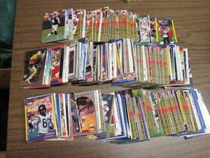 lot 192 image: Large lot of football cards...