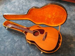 lot 202 image: Yamaha FG 160 acoustic guitar...