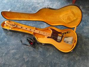 lot 203 image: 4 String bass guitar...