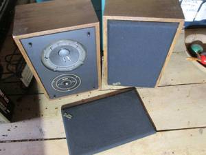 lot 210 image: 2 speakers with aged foam...