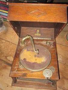 lot 213 image: Antique phonograph...