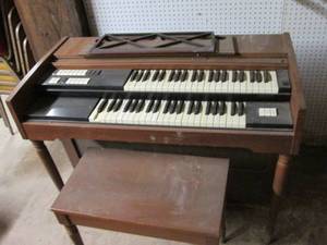 lot 226 image: Electric organ...