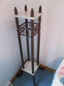 lot 229 image: Pedastal display, 50 inches tall...