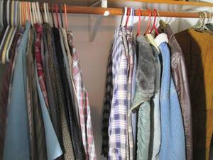 lot 235 image: Lot of mainly L and XL clothes - In...