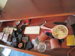 lot 506 image: Contents ONLY of drawer...