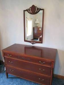 lot 507 image: Deasser and mirror, dresser is 49 x...