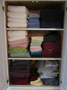 lot 519 image: Large lot of towels and linens...