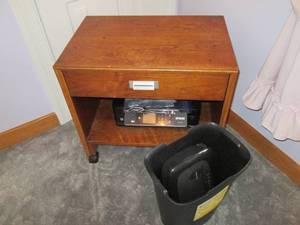 lot 525 image: Wood stand with porinter and paper ...