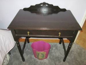lot 533 image: Desk, 32 x 19 inch top and vintage...