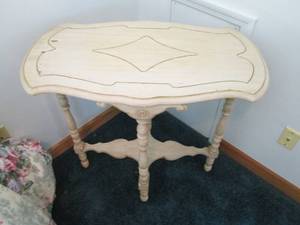 lot 550 image: Decorative wood table, top is 33 x ...