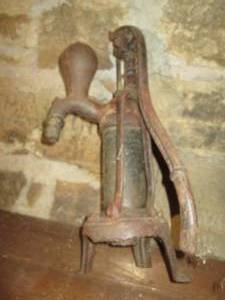 lot 570 image: Antique water pump, missing one leg...