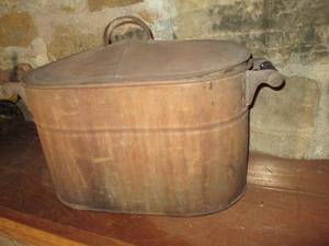 lot 573 image: Metal tub with lid...