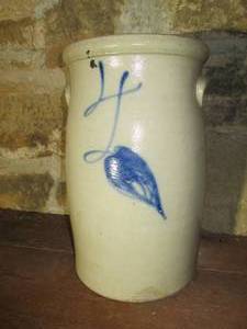 lot 579 image: #4 Crock...