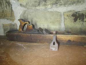 lot 593 image: Antique planer...