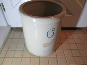 lot 595 image: Redwing #6 crock...
