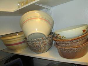 lot 600 image: Mixing bowls ...