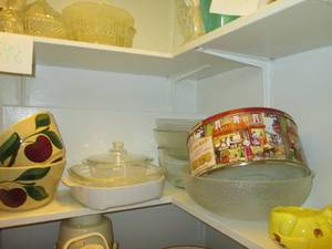 lot 602 image: Bowls, oven ware, tin...