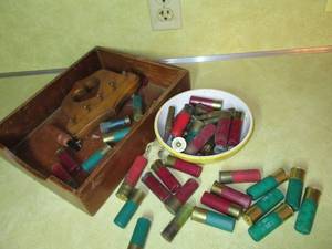 lot 606 image: Lot of shotgun shells and bullets...