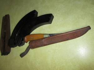 lot 609 image: Ammo clips and a knife...