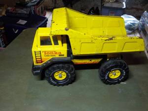 lot 324 image: Tonka Metal Turbo Diesel Toy Trunk ...