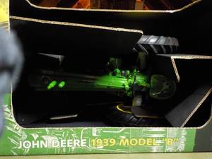 lot 326 image: John Deere 1939 Model B Tractor in ...