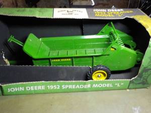 lot 327 image: John Deere 1952 Spreader Model L 1...