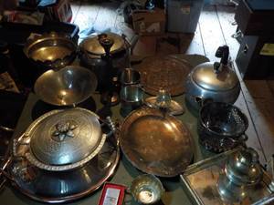 lot 368 image: Lot of aluminum and Silver Dcor...