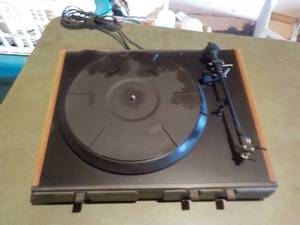 lot 376 image: Record Player- reference 520T...
