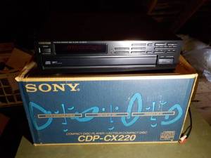 lot 381 image: Sony Disc Player...
