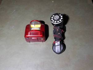 lot 386 image: JunkBox Radio and Vintage Telephone...
