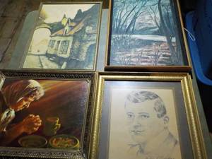lot 388 image: Vintage Pictures in a Covered Tote...