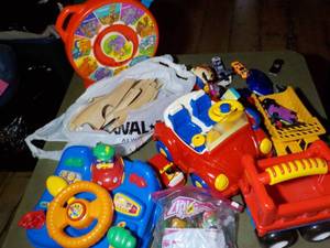 lot 407 image: Toy Lot in a covered tote...