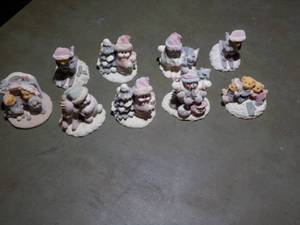 lot 410 image: Gerson International Figurines in a...