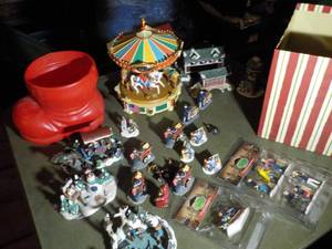 lot 412 image: Christmas Mini Figurines, Carasol, ...