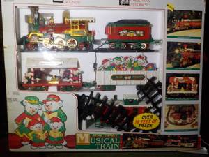 lot 420 image: Musical Train Bear Family...