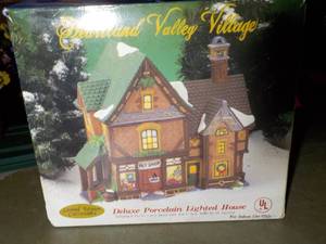lot 426 image: Heartland Valley Village Displays i...
